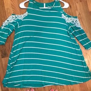 Stripped open shoulder crochet accent top